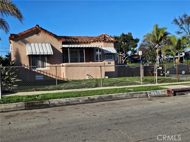 159 E 105th Street, Los Angeles CA: https://media.crmls.org/medias/e9d7a84e-f33c-4206-9a2a-848df0fc3117.jpg