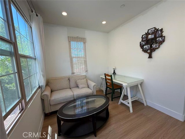 Detail Gallery Image 6 of 16 For 200 Augustine, Irvine,  CA 92618 - 4 Beds | 3/1 Baths