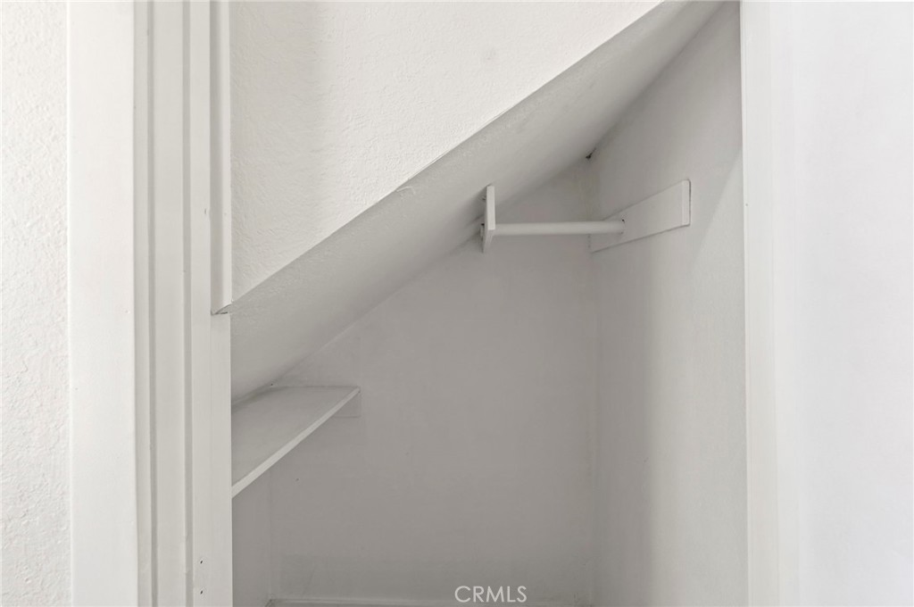 https://media.crmls.org/medias/e9d864c4-f6e2-4f77-b6a5-78e5be13b6c7.jpg?preset=X-Large
