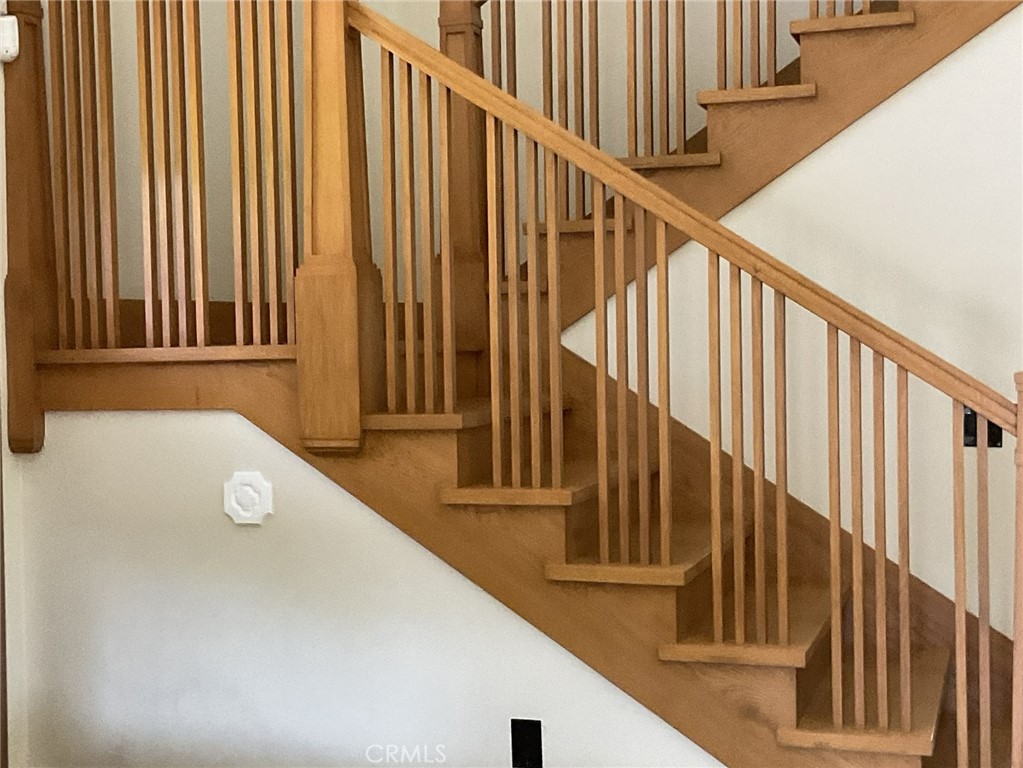 https://media.crmls.org/medias/e9d8744e-09df-4e05-af3c-f5db90c89c71.jpg?preset=X-Large