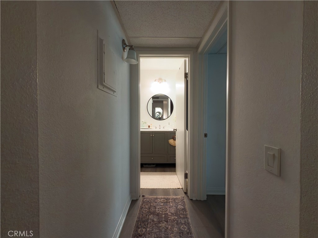 https://media.crmls.org/medias/e9d890f1-e673-41fd-8c58-9f697634791b.jpg?preset=X-Large