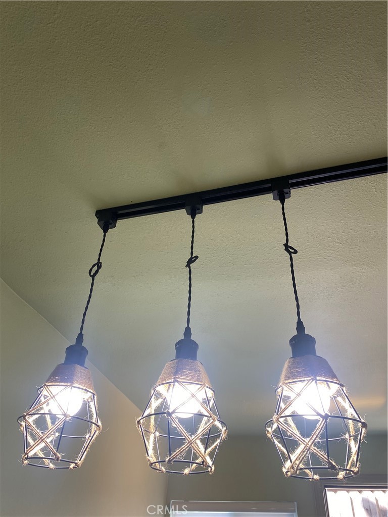 https://media.crmls.org/medias/e9d9448f-8df1-410f-8b97-463ddf058f86.jpg?preset=X-Large