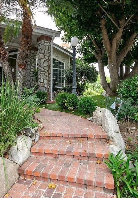 287 Goldenwood Circle, Simi Valley CA: https://media.crmls.org/medias/e9d99a06-4ded-4814-b90e-55754d9f90dc.jpg