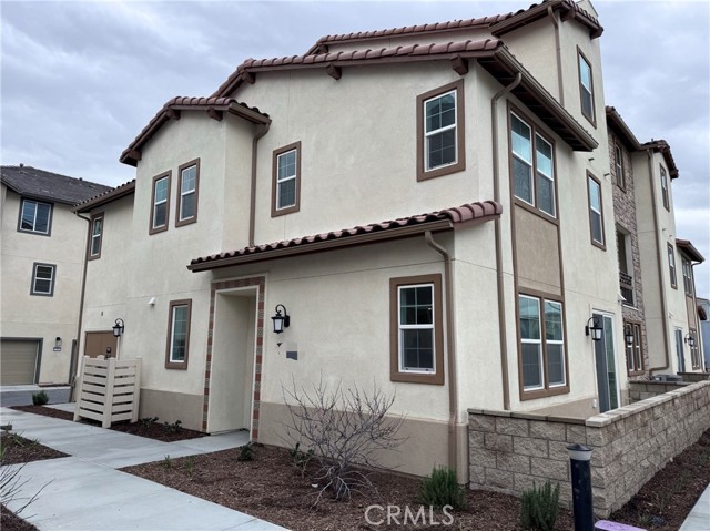 12865 Denali Way, Eastvale CA: https://media.crmls.org/medias/e9d9cd5f-f523-4ad4-828c-04c36c52d727.jpg