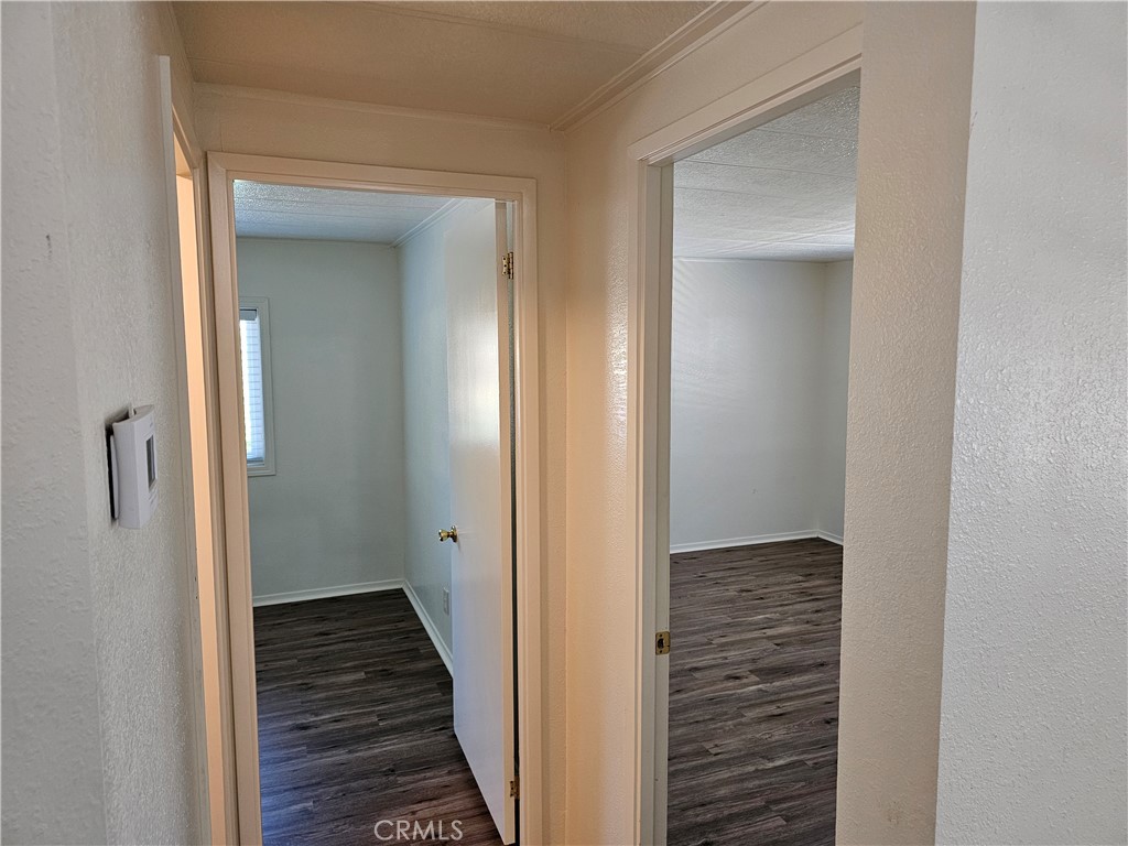 https://media.crmls.org/medias/e9dad270-3139-4e7e-b4eb-56875b9e95a3.jpg?preset=X-Large
