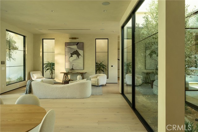 Detail Gallery Image 17 of 36 For 23340 Collins, Woodland Hills,  CA 91367 - 4 Beds | 4/1 Baths