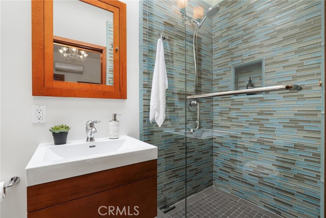 Detail Gallery Image 22 of 31 For 713 Hampden Pl, Pacific Palisades,  CA 90272 - 2 Beds | 1/1 Baths