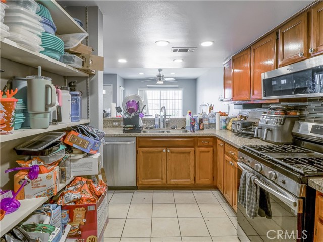 Detail Gallery Image 17 of 19 For 820 W Compton Bld #5,  Compton,  CA 90220 - 4 Beds | 2/1 Baths