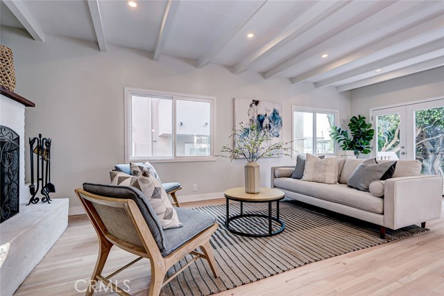 Detail Gallery Image 8 of 39 For 216 Monterey Bld, Hermosa Beach,  CA 90254 - 3 Beds | 2 Baths