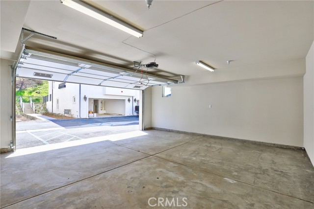 32 Spyglass Avenue, Phillips Ranch CA: https://media.crmls.org/medias/e9ddef7b-343f-40f2-aadc-2a18b3f704bb.jpg