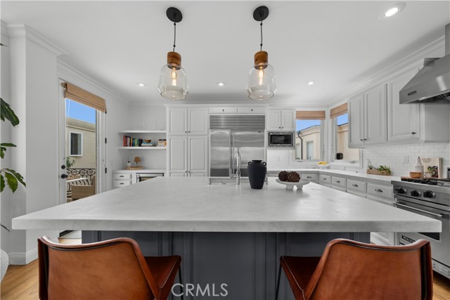 807 Crest Drive, Manhattan Beach CA: https://media.crmls.org/medias/e9de2e7b-a4b1-44f2-92d7-ff5a800dda9b.jpg