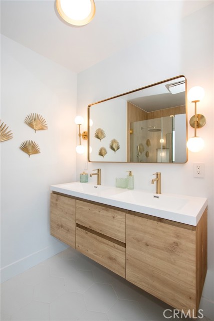 5126 Chesley Avenue, Los Angeles CA: https://media.crmls.org/medias/e9de7fdd-0925-4cbb-b0d1-46860c055b1e.jpg