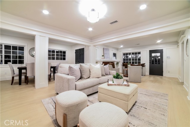 748 N Kenmore, Los Angeles CA: https://media.crmls.org/medias/e9de9503-0382-49c8-abc7-9fb88810cffe.jpg