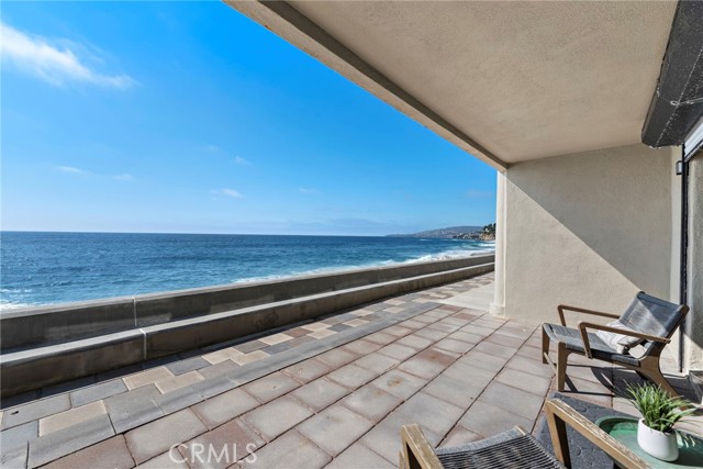 89 Blue Lagoon Villa, Laguna Beach CA: https://media.crmls.org/medias/e9dec781-940b-49ef-94ca-5377aeaa4881.jpg