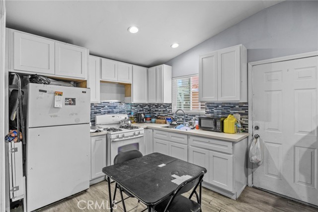 Detail Gallery Image 30 of 39 For 1709 S Townsend St, Santa Ana,  CA 92704 - 4 Beds | 2/1 Baths