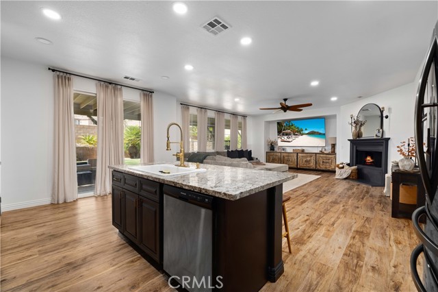 5080 Meadowsweet Drive, Palmdale CA: https://media.crmls.org/medias/e9dfd50b-61a9-4894-be8c-b9123f06498e.jpg