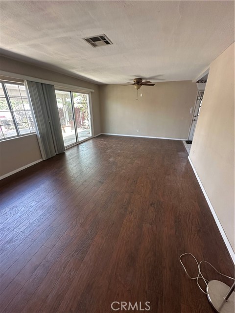 6343 Tournament Drive, Jurupa Valley CA: https://media.crmls.org/medias/e9e01751-1ce1-4768-b4ad-ebe485f92c8b.jpg