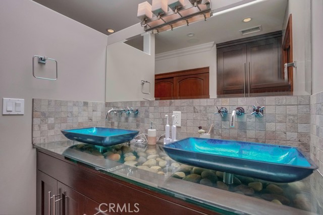 4230 The Strand, Manhattan Beach, California 90266, 3 Bedrooms Bedrooms, ,3 BathroomsBathrooms,Residential,Sold,The Strand,SB21190702