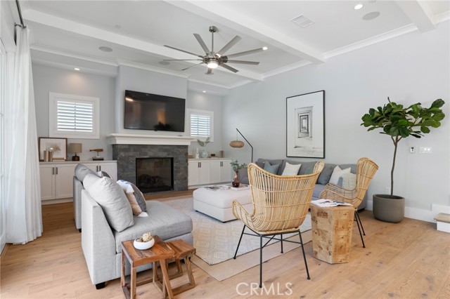 849 12th Court, Manhattan Beach, California 90266, 5 Bedrooms Bedrooms, ,5 BathroomsBathrooms,Residential,Sold,12th,SB22146383