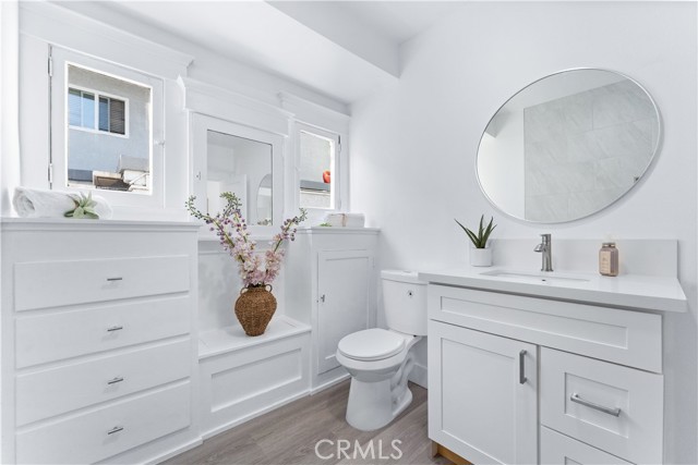 765 Loma Avenue, Long Beach CA: https://media.crmls.org/medias/e9e0ad3a-fb66-4a0a-9c6f-8296e200b1ac.jpg