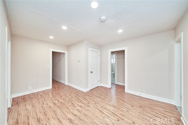 Detail Gallery Image 11 of 23 For 1329 W 37th Dr, Los Angeles,  CA 90007 - 4 Beds | 2 Baths