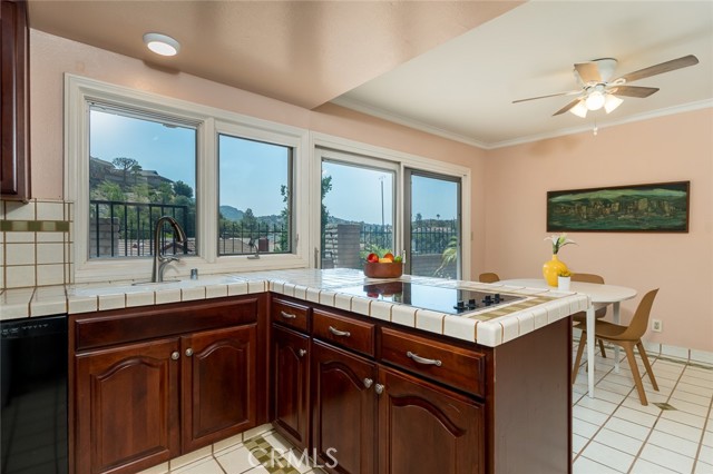 Detail Gallery Image 13 of 38 For 2251 El Arbolita Dr, Glendale,  CA 91208 - 2 Beds | 2 Baths