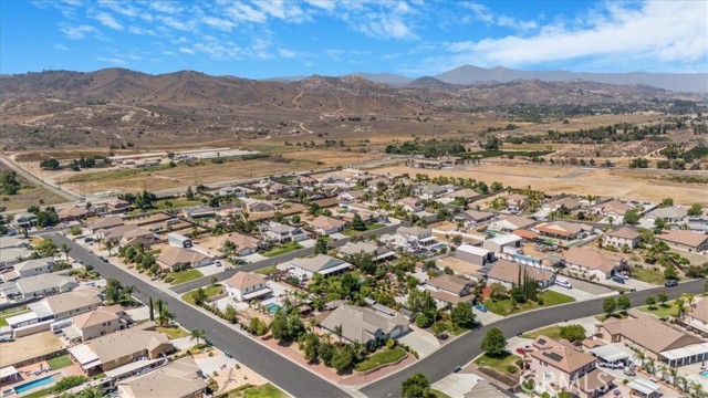 19247 Mountain Shadow Lane, Perris CA: https://media.crmls.org/medias/e9e25233-ffb5-4d04-be87-ac40e237376d.jpg