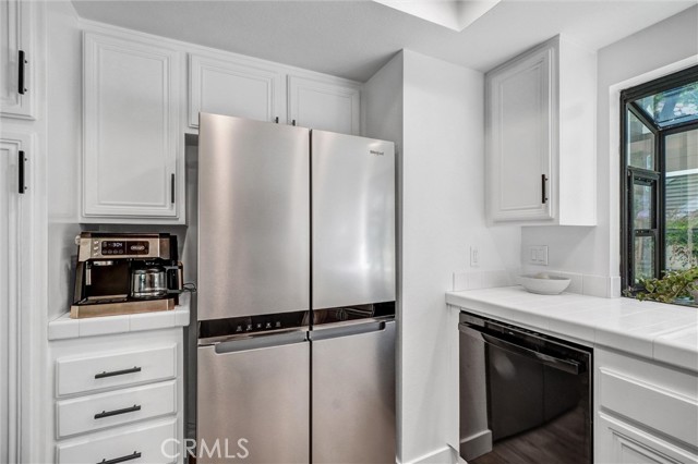 15 Abbey Lane, Aliso Viejo CA: https://media.crmls.org/medias/e9e2a4ff-b9f1-48a1-8945-cd84af12c0c6.jpg