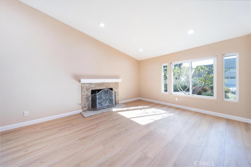 12727 Benavente - photo 17