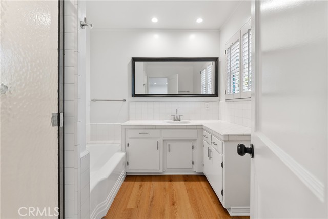 11053 Strathmore Drive, Westwood - Century City CA: https://media.crmls.org/medias/e9e408d1-a665-420f-879c-bf836fb931f8.jpg