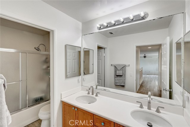13576 Oxford Ct, Chino CA: https://media.crmls.org/medias/e9e45238-8bc8-47fb-ae92-58ab3875432e.jpg