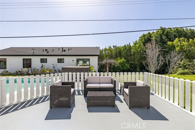 5805 Bucknell Avenue, Valley Village CA: https://media.crmls.org/medias/e9e46478-b6ad-45ef-9512-e4677faf7b16.jpg