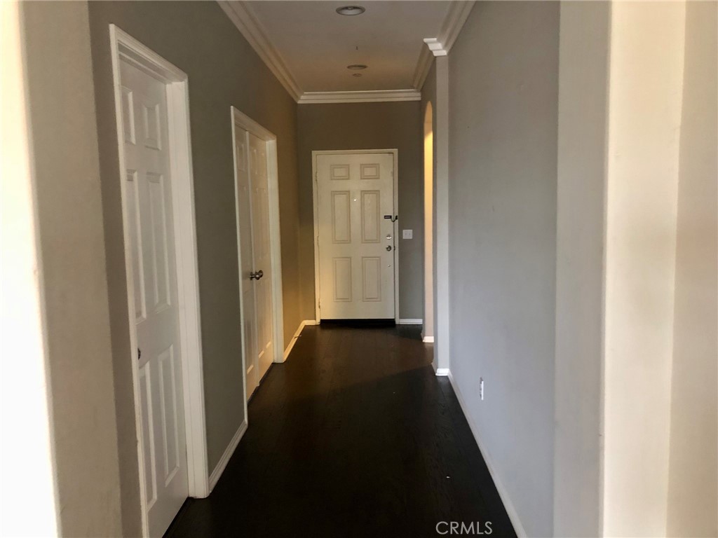 https://media.crmls.org/medias/e9e473c8-3f84-4aac-ae36-d78693dad02e.jpg?preset=X-Large