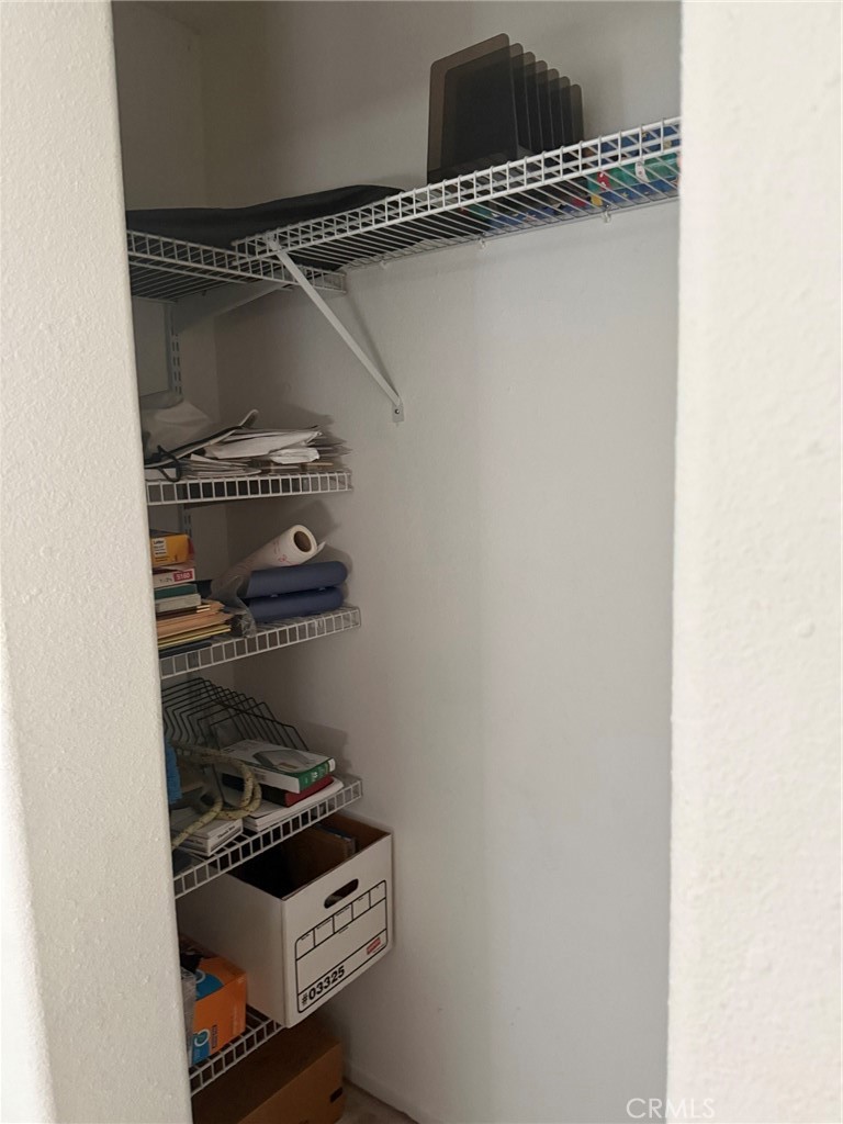 https://media.crmls.org/medias/e9e6eae0-ec88-49cc-bb9a-22c2b9561ba7.jpg?preset=X-Large
