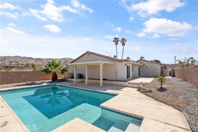 13565 Monterey RD, Desert Hot Springs CA: https://media.crmls.org/medias/e9e84721-310a-4b9b-82ae-e484703bcdf2.jpg