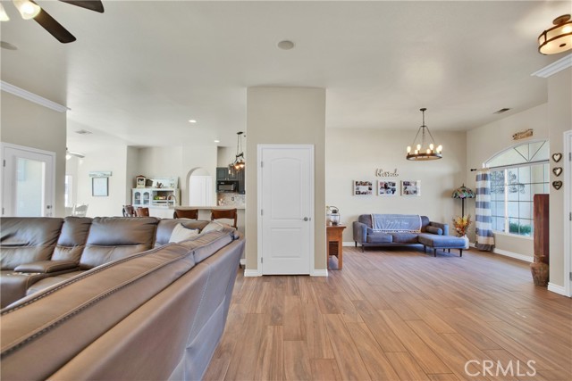 Detail Gallery Image 21 of 62 For 12227 Farmington St, Oak Hills,  CA 92344 - 4 Beds | 2/1 Baths