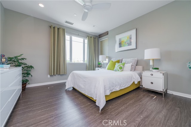 727 Beacon, Irvine CA: https://media.crmls.org/medias/e9e8b97e-c062-4a9c-b4a4-608ffc70c0c8.jpg