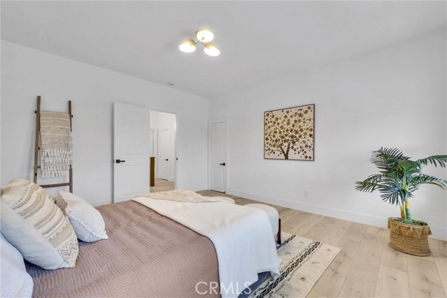 239 N San Antonio Avenue, Upland CA: https://media.crmls.org/medias/e9e8e71f-bb61-4b63-864d-a39b22466d36.jpg