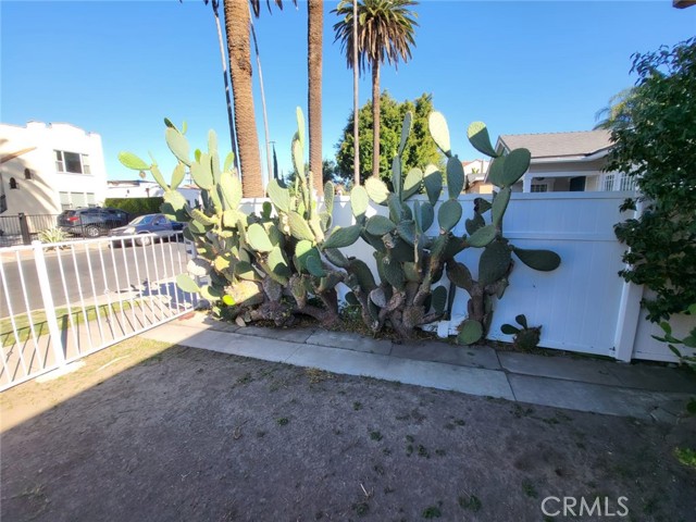 1240 Muirfield Road, Los Angeles, California 90019, ,Multi-Family,For Sale,Muirfield,PW25035035