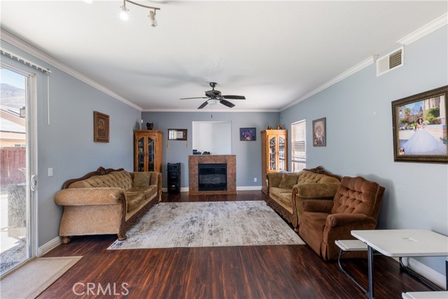 945 Newport Drive, San Jacinto CA: https://media.crmls.org/medias/e9e9e63a-431f-48bd-b4c7-1167e3dbbdd7.jpg