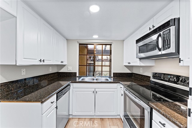 25641 Indian Hill Lane, Laguna Hills CA: https://media.crmls.org/medias/e9ea388a-aecc-4baf-85cb-7044995f82ca.jpg