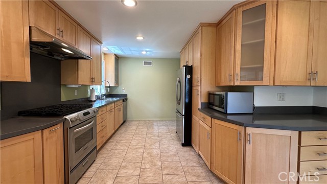 Detail Gallery Image 9 of 31 For 12111 Eddleston Dr, Porter Ranch,  CA 91326 - 4 Beds | 2 Baths