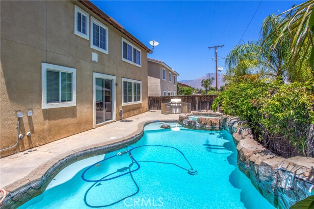 1802 Pummelo Drive, Redlands CA: https://media.crmls.org/medias/e9ebb653-f7d8-476c-a71a-57c2db2548c0.jpg
