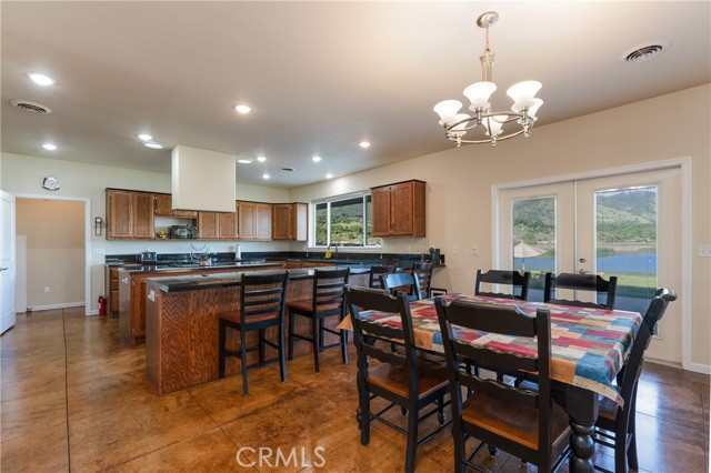 2260 Lakeshore Blvd, Upper Lake CA: https://media.crmls.org/medias/e9ec075c-0d5d-460b-a66b-95a17aae3577.jpg