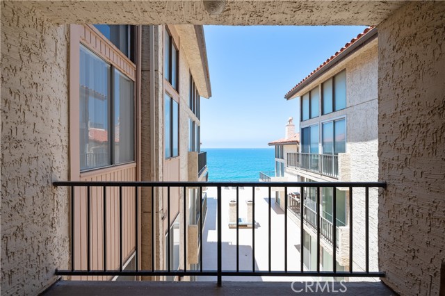 555 Esplanade, Redondo Beach, California 90277, 2 Bedrooms Bedrooms, ,2 BathroomsBathrooms,Residential,For Sale,Esplanade,SB25176397
