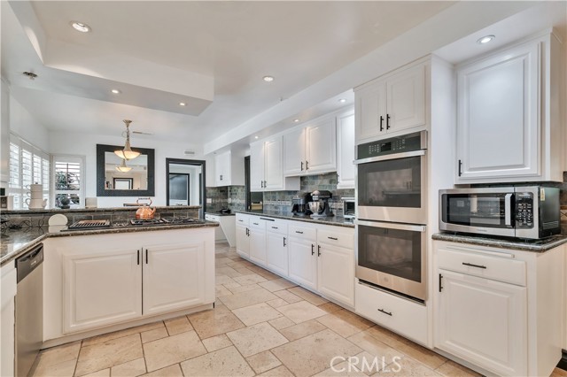 Detail Gallery Image 13 of 44 For 5067 Arundel Drive, Woodland Hills,  CA 91364 - 5 Beds | 4/1 Baths
