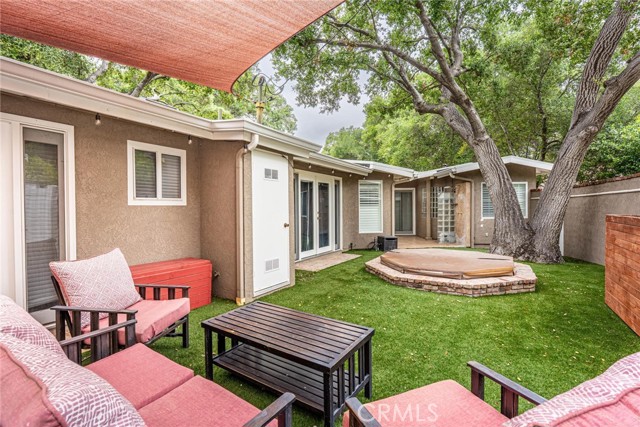 24208 Heritage Lane, Newhall CA: https://media.crmls.org/medias/e9ed1164-95ef-4515-9f82-e2948f3574b2.jpg