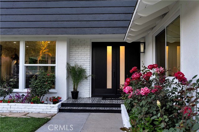 Detail Gallery Image 4 of 39 For 1061 Colby Cir, Thousand Oaks,  CA 91362 - 4 Beds | 3 Baths