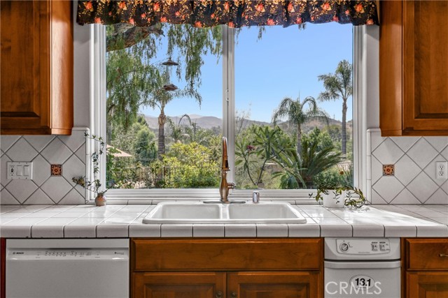10345 McBroom Street, Sunland CA: https://media.crmls.org/medias/e9ede390-ddab-44a4-a2d9-83f16a36eafd.jpg