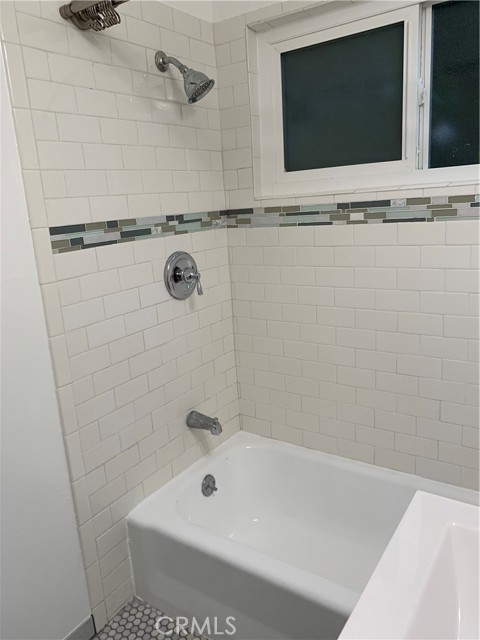 Detail Gallery Image 4 of 13 For 4806 Clarke St #2,  Oakland,  CA 94609 - 1 Beds | 1 Baths